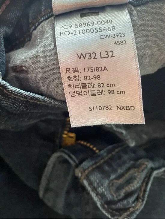 Men's Levi’s Signature Regular Taper Slim Jeans in Indigo Wash - Picture 7 of 10